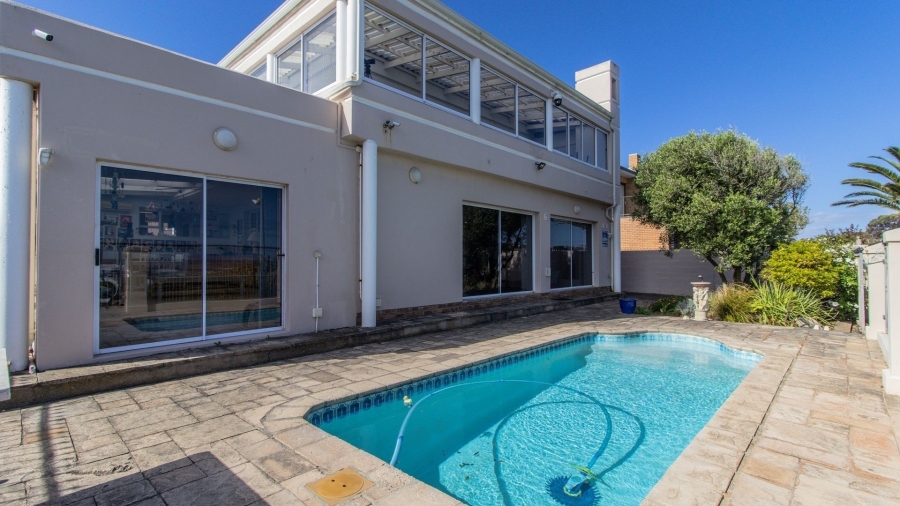 5 Bedroom Property for Sale in Sandbaai Western Cape